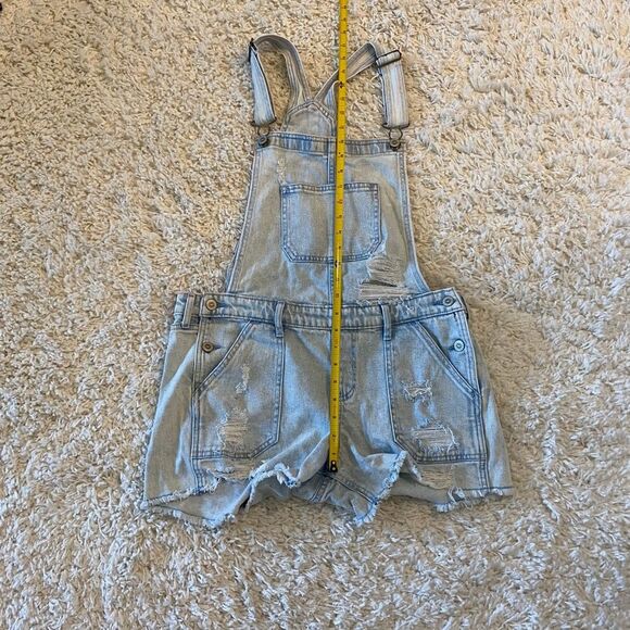 Hollister Women's Distressed Boyfriend Denim Short Overall. Light Blue. Medium - Picture 14 of 14